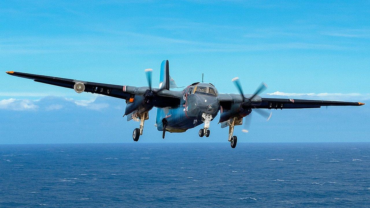 Con un vuelo rasante Argentina jubiloacute al uacuteltimo avioacuten Turbo Tracker antisubmarino en servicio en el mundo