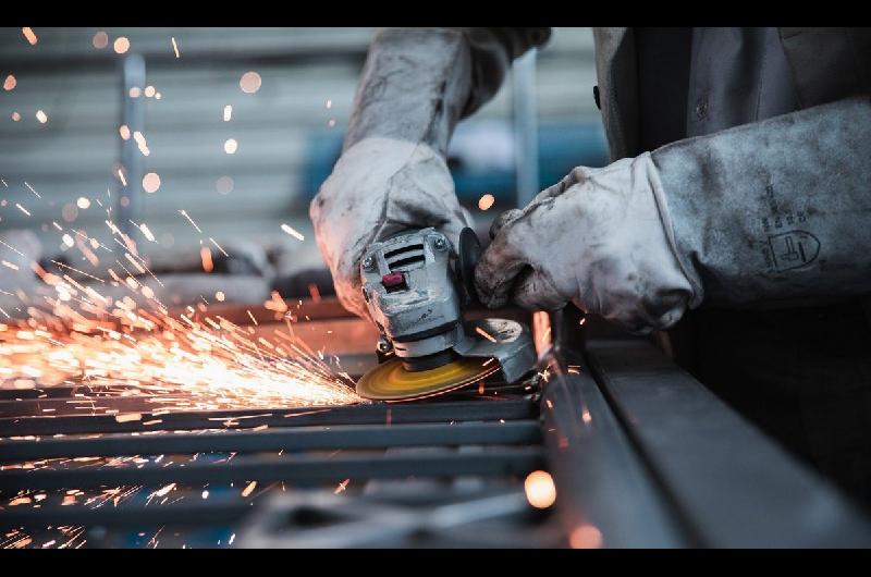 La metaluacutergica sigue entre los sectores perdedores- cayoacute 46-en-porciento- en octubre