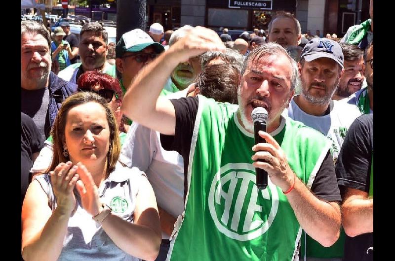 La CTA respaldoacute a Aguiar tras ser denunciado en la Justicia por supuestas ldquoamenazas al orden constitucionalrdquo