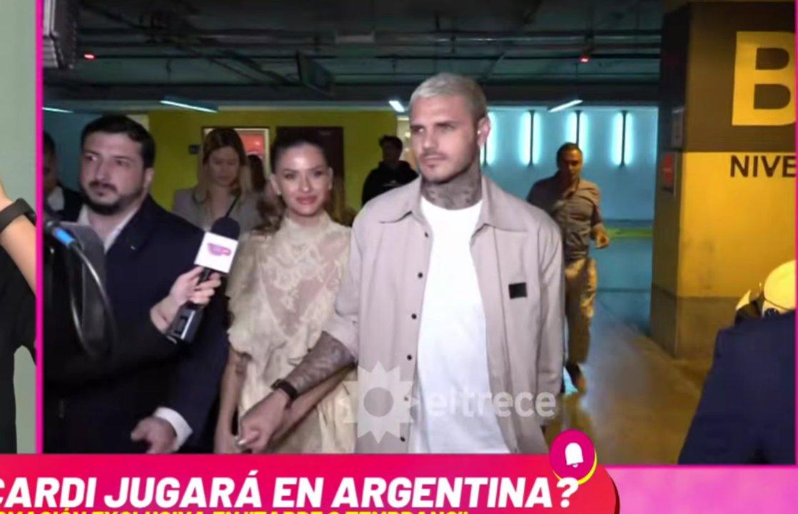 Mauro Icardi estaba con su celular en la conferencia de prensa de la China Suaacuterez