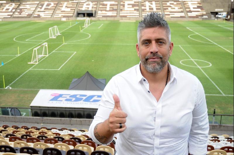 El presidente de Platense a las pintildeas con los hinchas tras perder ante Gimnasia
