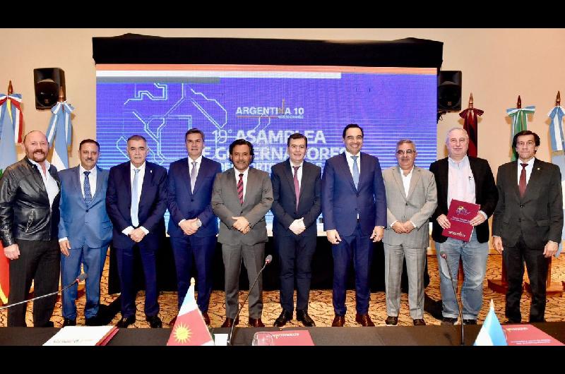 Gobernadores del Norte Grande compartiraacuten su uacuteltima reunioacuten del antildeo