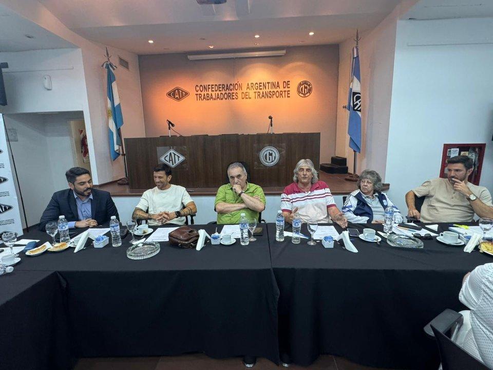 Gremios del transporte reclaman ldquoarticular esfuerzosrdquo contra la reforma laboral