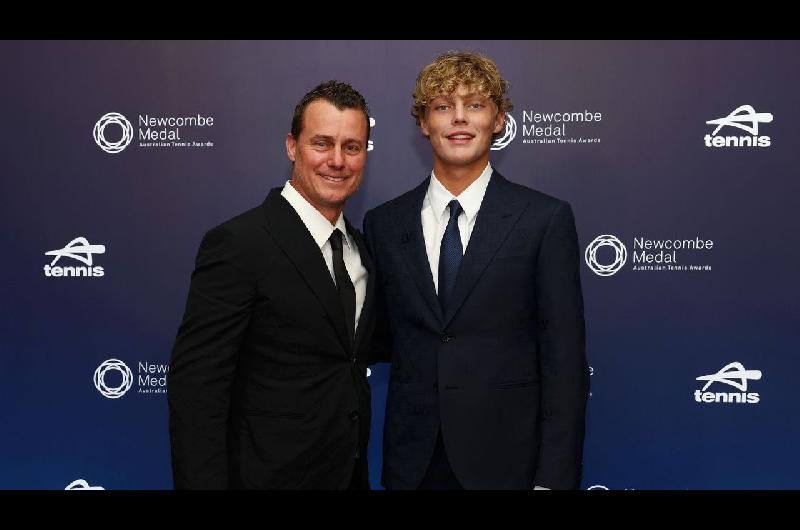 Hewitt volvioacute del retiro para jugar en dobles con su hijo