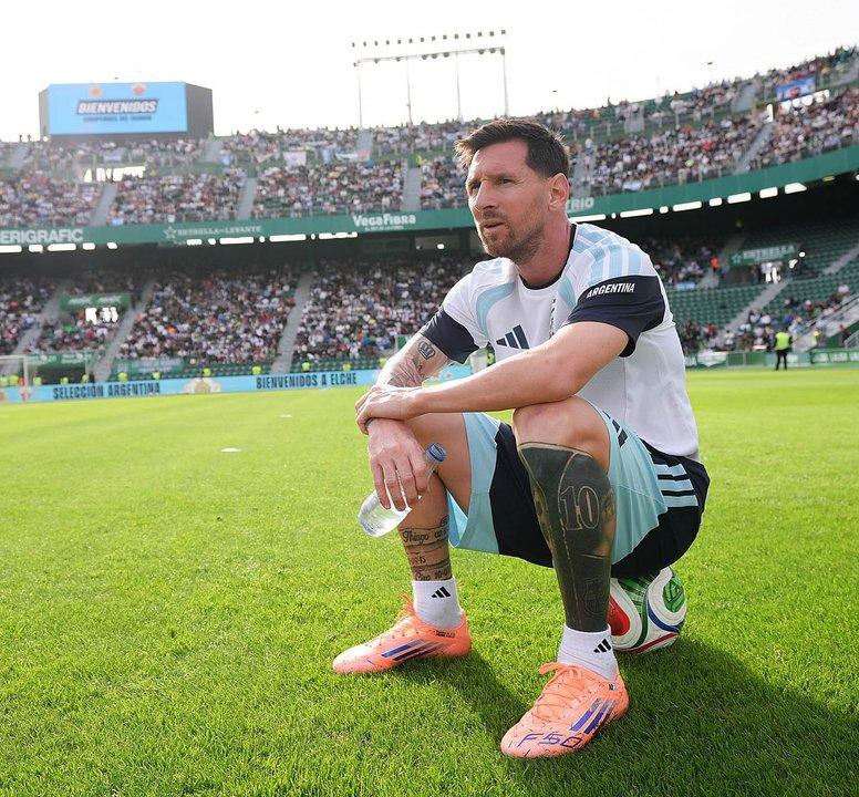 La foto inesperada de Messi que revolucionoacute a un club argentino