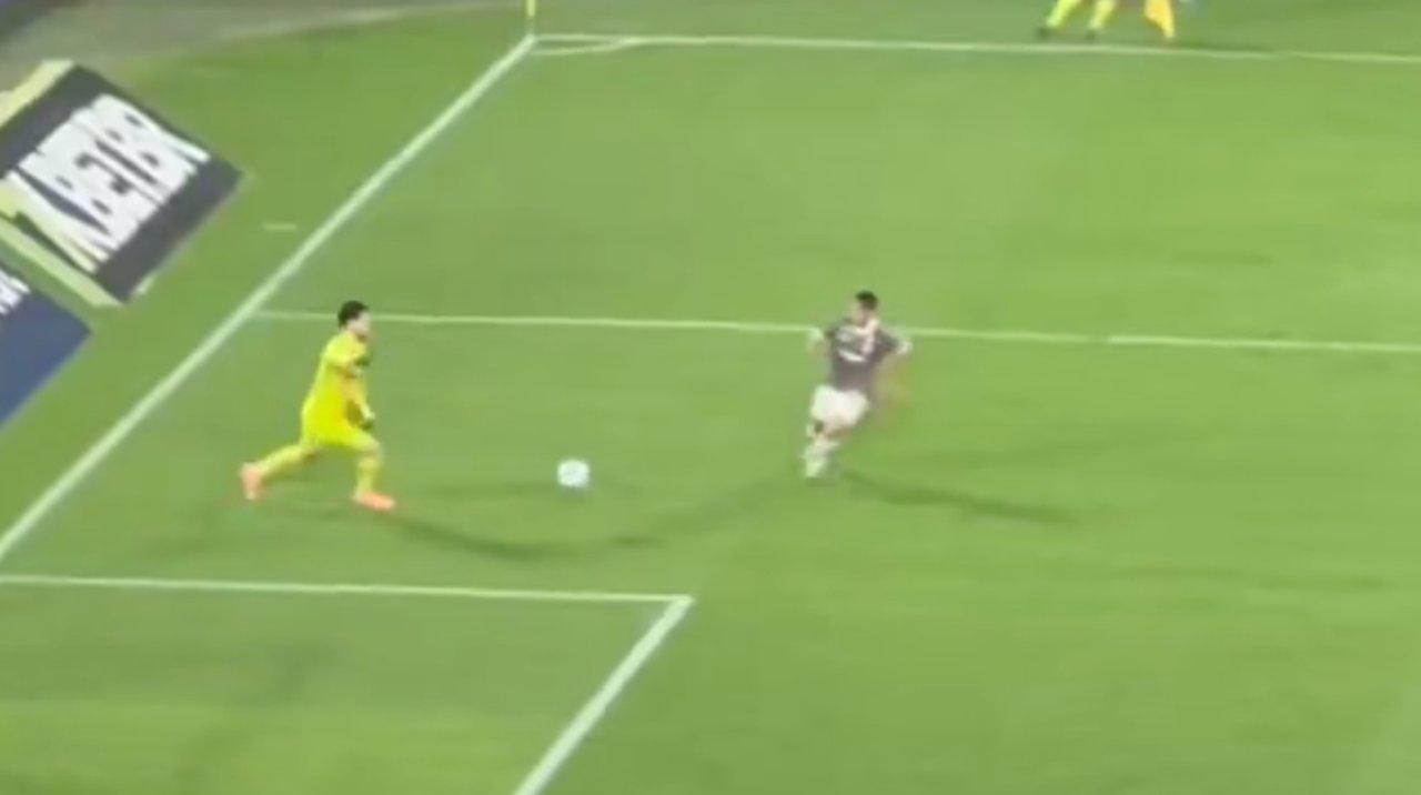 Tras ser figura contra Racing Agustiacuten Rossi regaloacute un gol en el claacutesico carioca