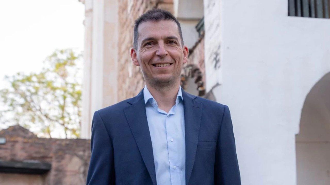 Radical ldquocon pelucardquo dice que el Gobierno de Milei ldquoes la uacuteltima bala que tenemosrdquo 