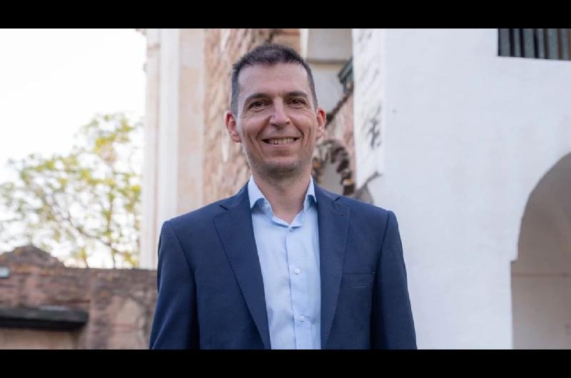 Radical ldquocon pelucardquo dice que el Gobierno de Milei ldquoes la uacuteltima bala que tenemosrdquo 