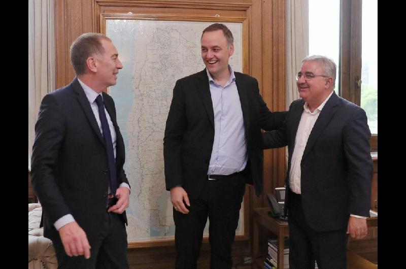 Manuel Adorni trabaja en el diaacutelogo interno y convoca a una reunioacuten de Gabinete