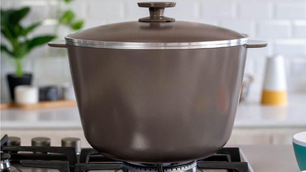 La faacutebrica de ldquoollas indestructiblesrdquo despidioacute 30 empleados e importaraacute de China