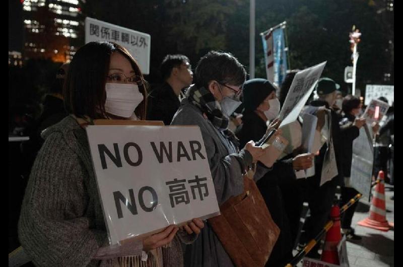 Japoneses reclaman a Takaichi que pida perdoacuten por sus dichos sobre Taiwaacuten