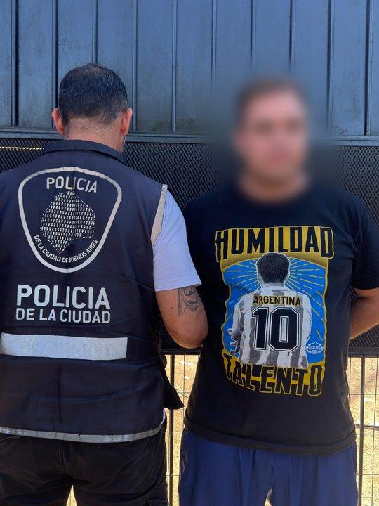 La Policiacutea de la Ciudad detuvo a 51 proacutefugos en los ingresos a las canchas 