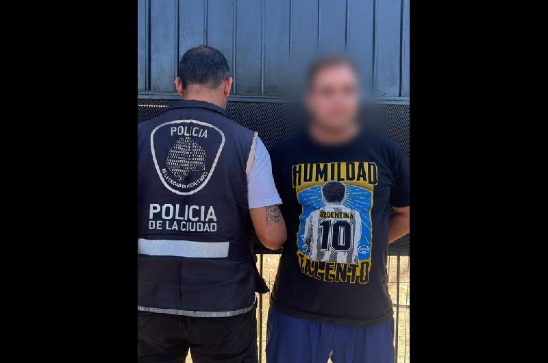 La Policiacutea de la Ciudad detuvo a 51 proacutefugos en los ingresos a las canchas 