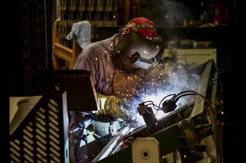 Bancos y consultoras esperan un menor crecimiento de la economiacutea argentina en 2026