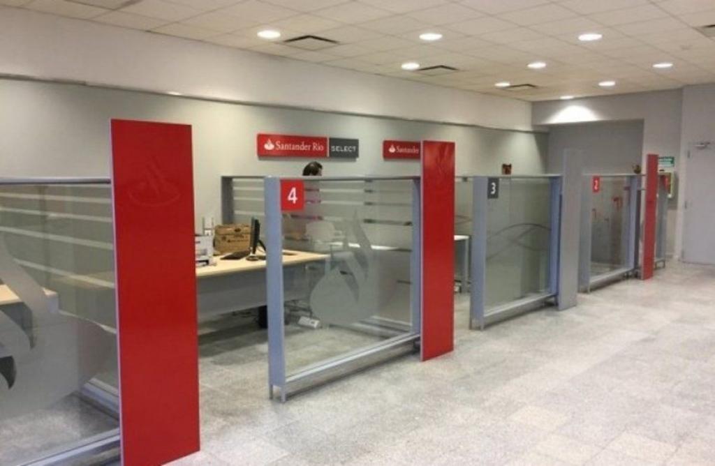 Santander y BBVA frenaron el creacutedito en Argentina- las causas