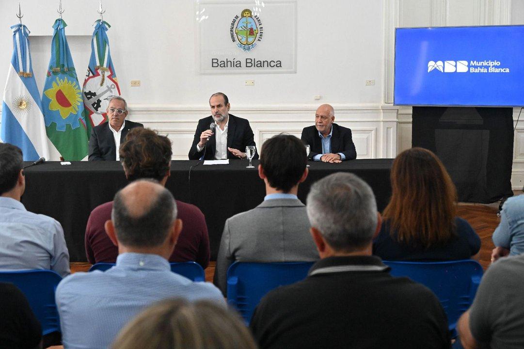 Alianza para el futuro- municipio y empresas acuerdan financiamiento de 13 obras hidraacuteulicas en Bahiacutea Blanca