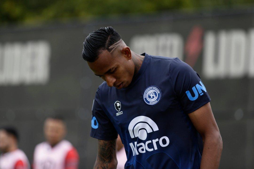 Villa confirmoacute su salida de Independiente Rivadavia