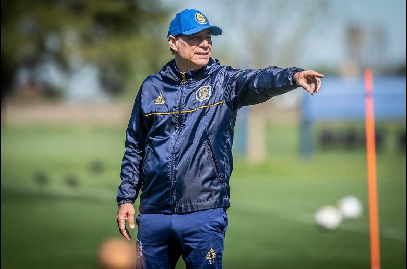 Holan aseguroacute que ldquole bajan el preciordquo a Rosario Central porque ldquoes del interior