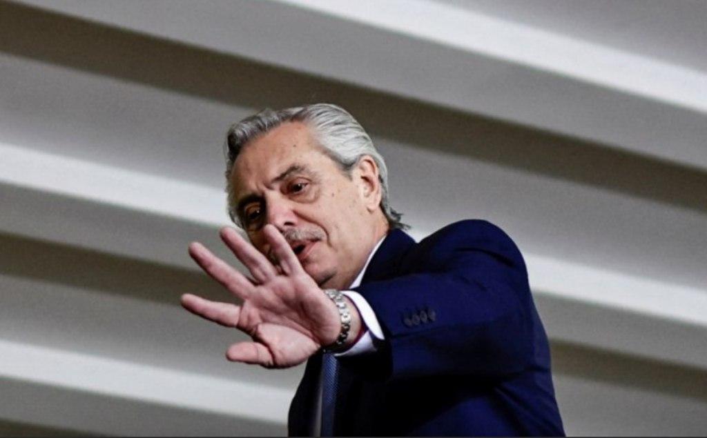 Alberto Fernaacutendez defendioacute a Rosario Central y respaldoacute la gestioacuten de ldquoChiquirdquo Tapia