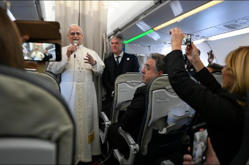 El Papa Leoacuten XIV inicioacute su viaje por Medio Oriente
