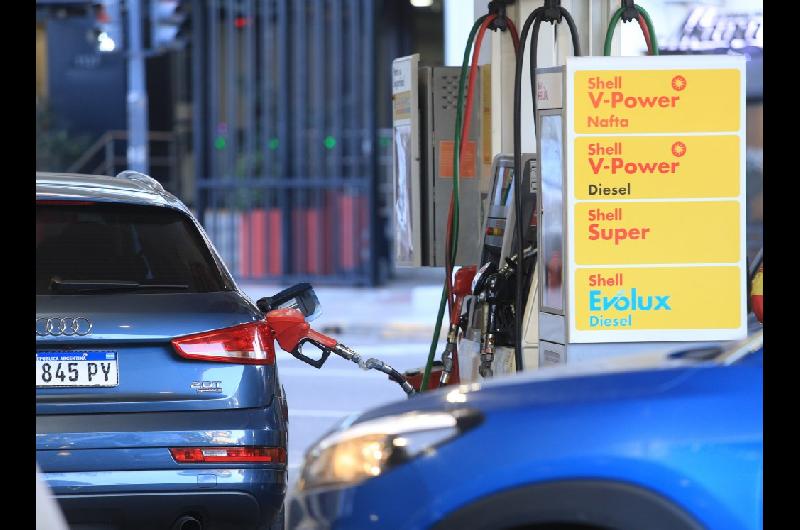 Venta de combustibles- cayoacute 12-en-porciento- en octubre y se frenoacute la racha positiva