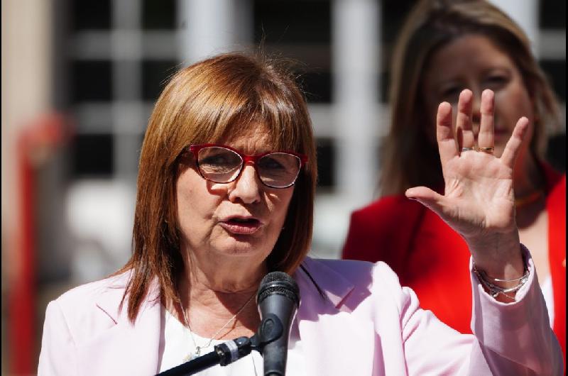 Bullrich apoyoacute a Veroacuten apelando a Maradona- ldquoLa pelota no se manchardquo