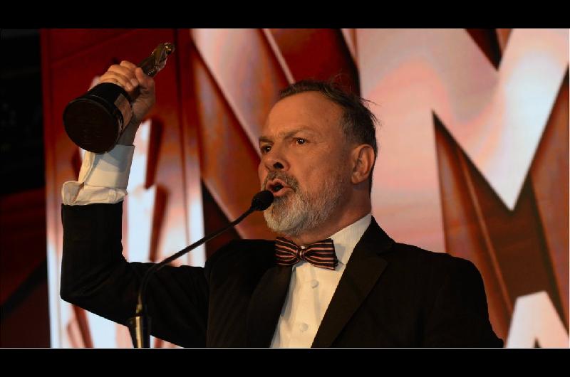 Gustavo ldquoGatoldquo Sylvestre ganoacute el Martiacuten Fierro de Cable de Oro 2025 