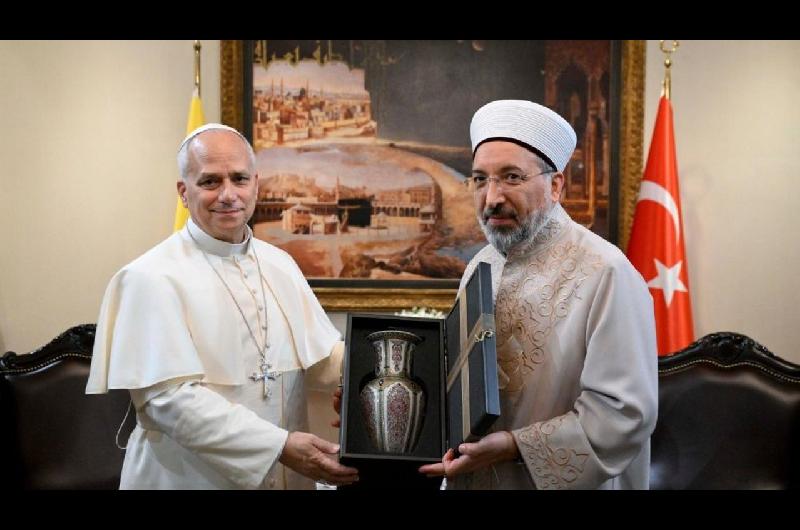 El papa Leoacuten XIV con cristianos y musulmanes en Estambul