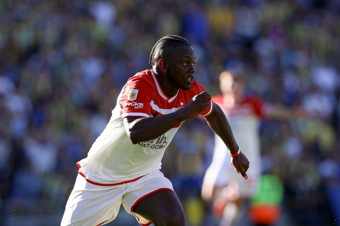 En medio del escaacutendalo con Veroacuten Estudiantes visita a Central Coacuterdoba