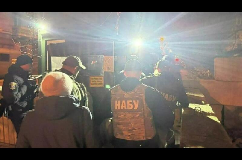 Renuncioacute el jefe de Gabinete de Zelenski despueacutes de que allanaron su domicilio