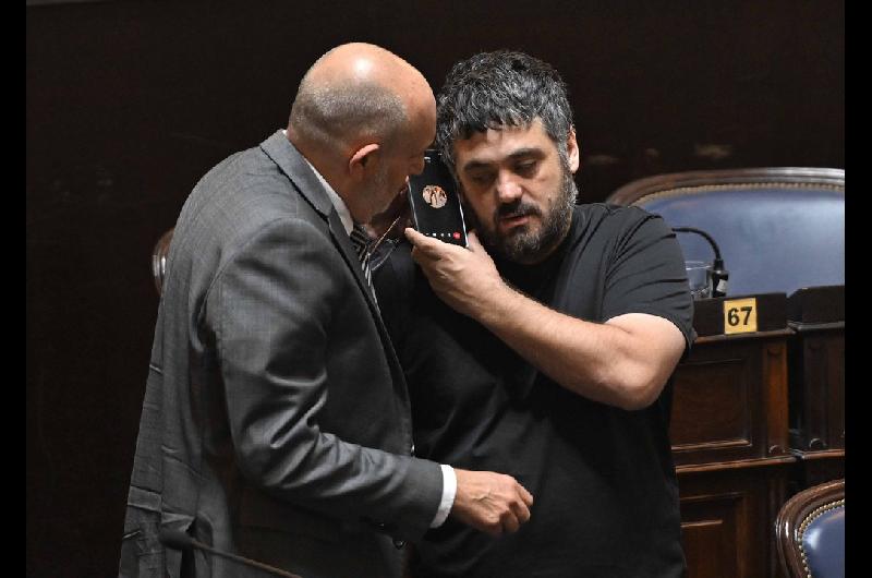 A puro WhatsApp- Massa buscoacute forzar otra sesioacuten tras la caiacuteda del endeudamiento de Kicillof