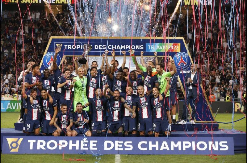 Una estrella que jugoacute con Lionel Messi estaacute a un mes de quedar libre y busca club