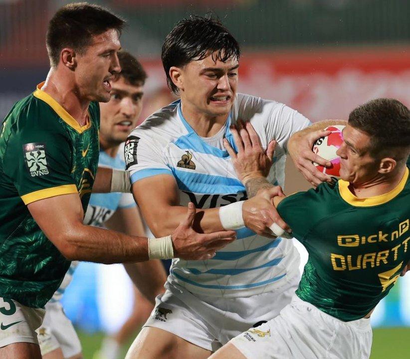 Sorprendente- Los Pumas 7s vencieron a Sudaacutefrica y siguen con vida en Dubai