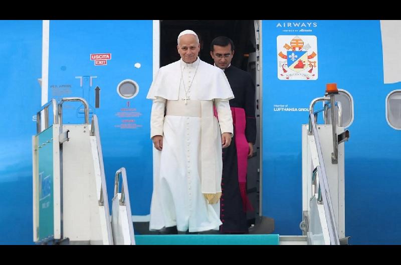 El papa Leoacuten XIV llamoacute a la unidad y la paz en su despedida de Turquiacutea