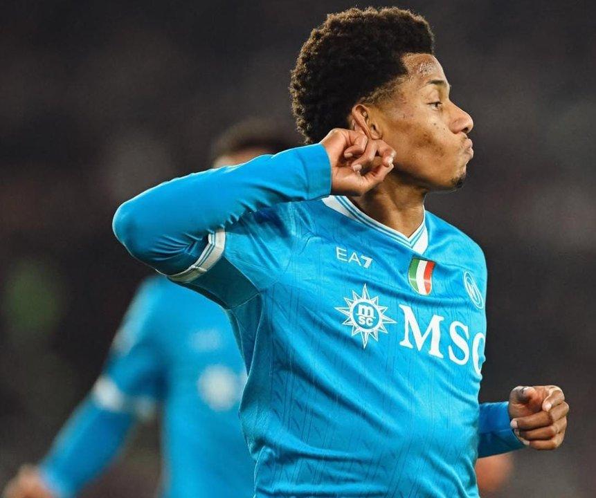 Serie A- Napoli superoacute a Roma y se afirmoacute como escolta