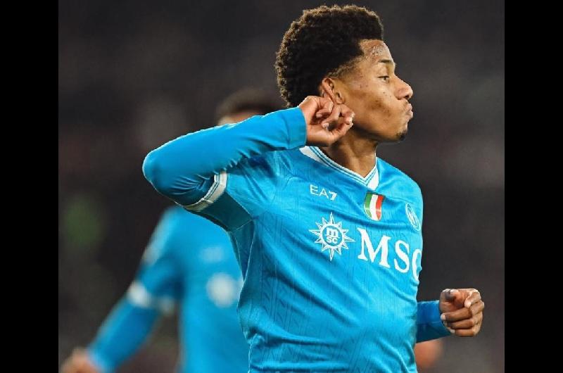 Serie A- Napoli superoacute a Roma y se afirmoacute como escolta