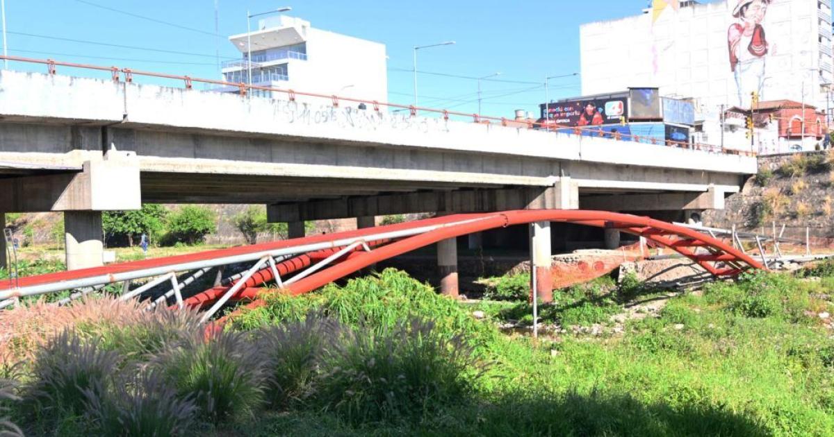 Destacan avances en la construccioacuten de pasarelas peatonales sobre el Xibi Xibi