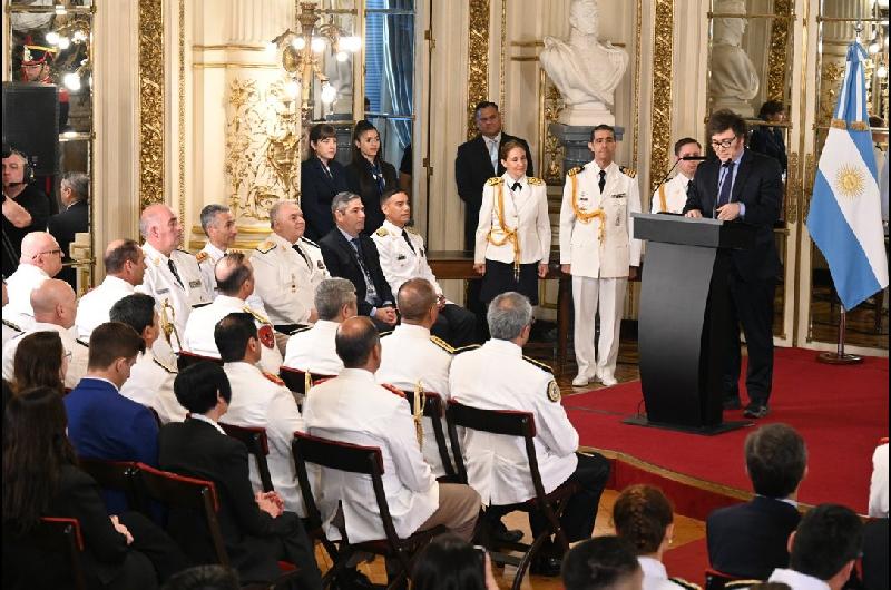 Javier Milei encabeza el ascenso de las Fuerzas de Seguridad- queacute incluye la ceremonia