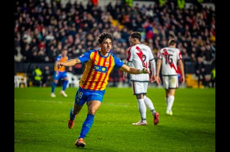 Valencia rescatoacute un empate ante el Rayo Vallecano en La Liga