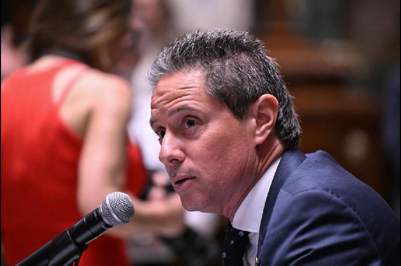 Saacutenchez Zinny brindoacute su informe en la Legislatura portentildea- obras movilidad y subte 