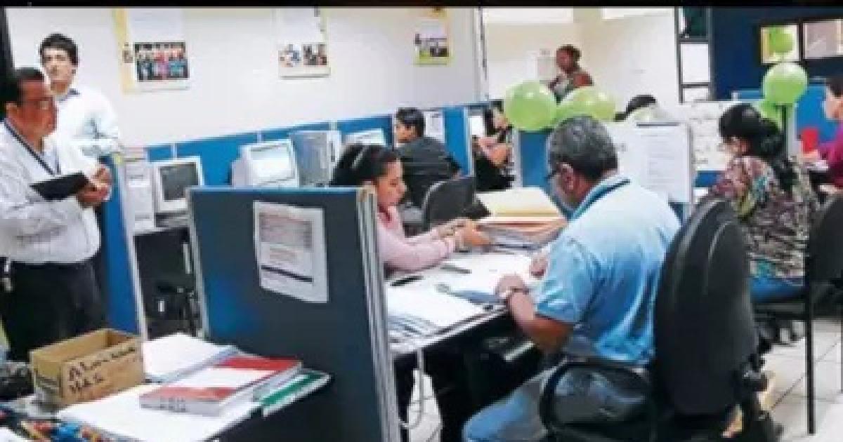 Este viernes asueto por el Diacutea del Empleado Puacuteblico