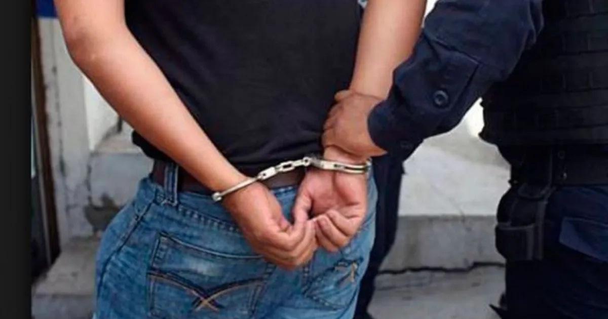 Fue a verificar su vehiacuteculo y descubrioacute que era buscado por la Justicia