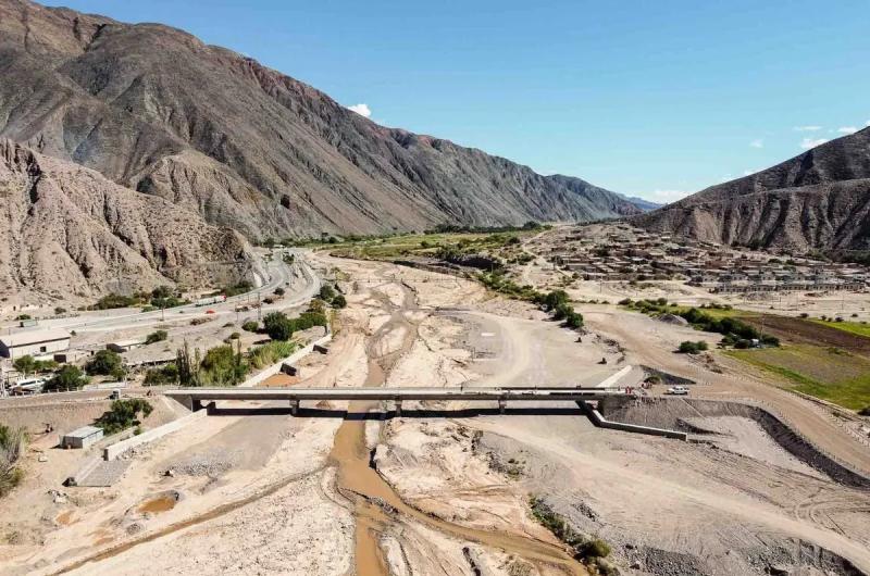 Hallaron a un hombre sin vida a la vera del riacuteo en Purmamarca