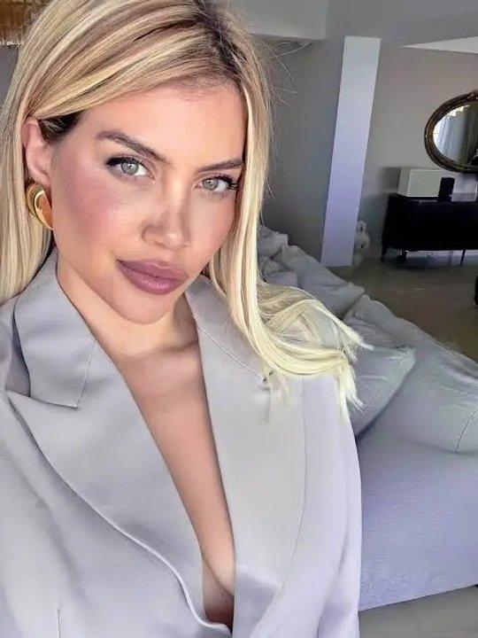 Wanda Nara descolocoacute a todos con un guintildeo a Vicuntildea en plena guerra mediaacutetica