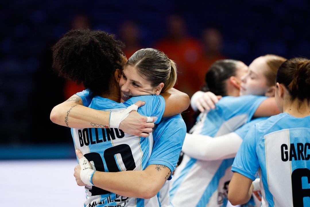 Histoacuterico- Argentina derrotoacute a Egipto por 27-14 en el Mundial de handball femenino y pasoacute la primera ronda