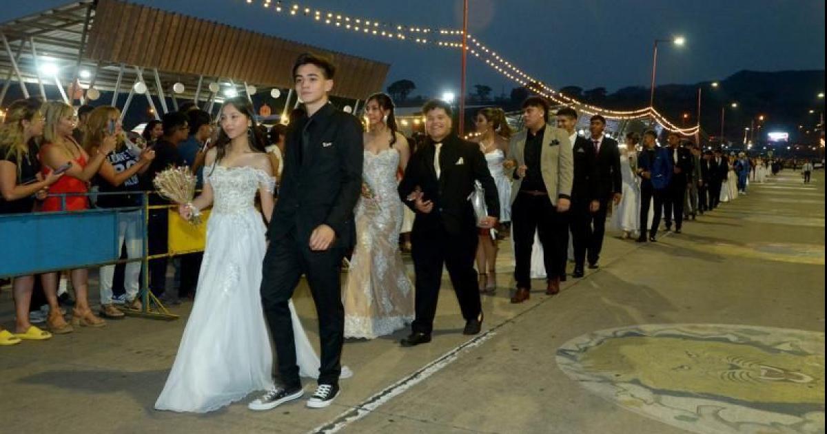 El viernes se realiza la Cena Blanca y tradicional pasarela de egresados