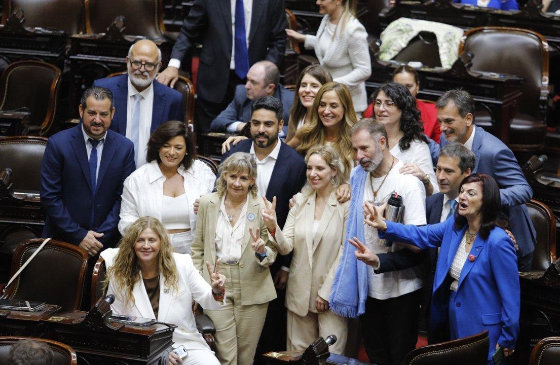 Fuego cruzado en Diputados- caacutenticos entre libertarios y peronistas en la jura