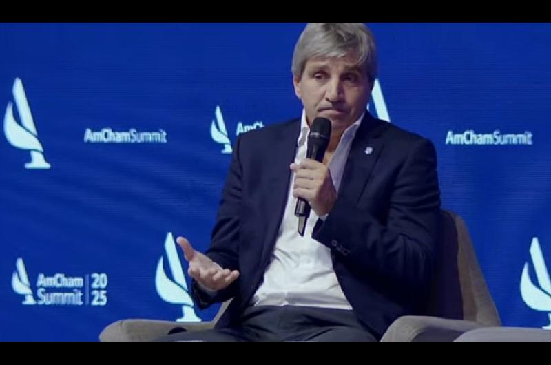 Mientras Caputo negocia los pagos de vencimientos el riesgo paiacutes cayoacute a 639 puntos