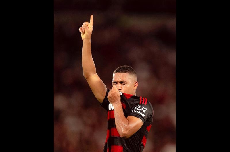 Flamengo cortoacute una sequiacutea de cinco antildeos y es campeoacuten del Brasileirao