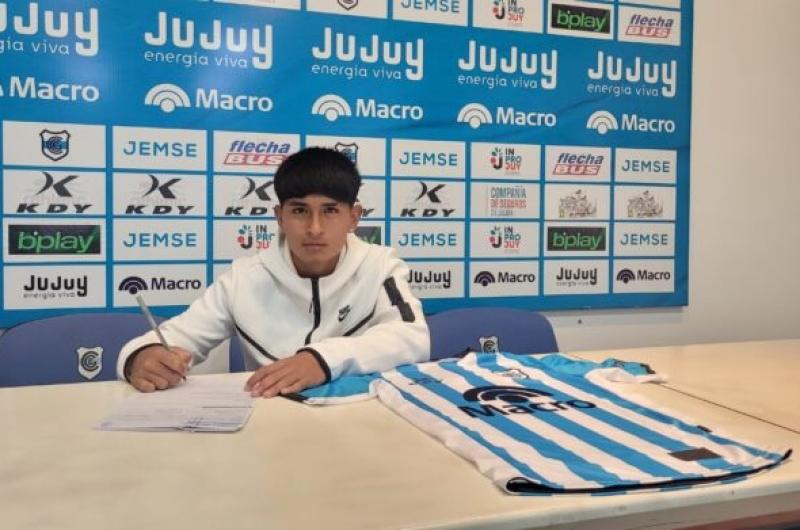 Emiliano Choriraquo Zambrano firmoacute su primer contrato